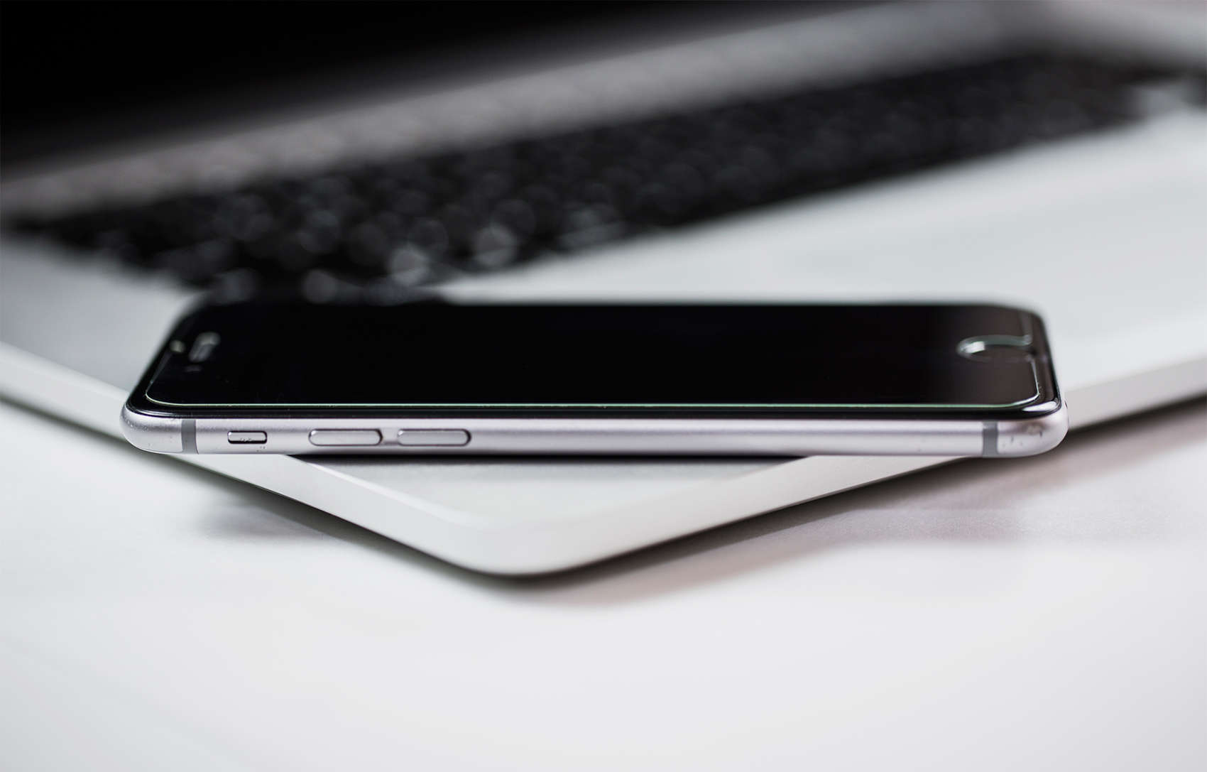 HYPER GLASS by Live Work Play has two invisible buttons for back and forward.