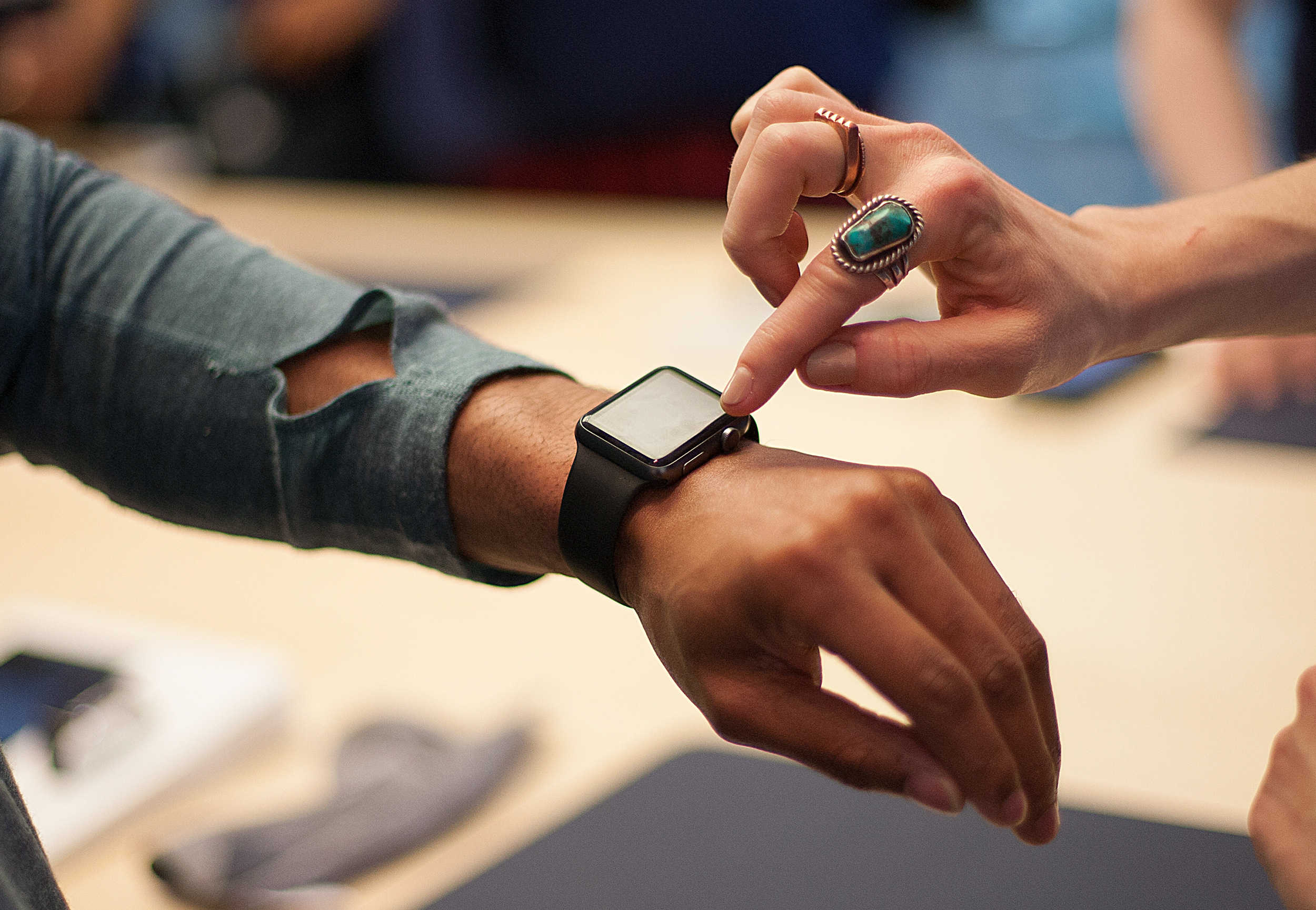 Simple fitness trackers from Fitbit, Xiaomi and Garmin outsold Apple Watch during the third quarter.