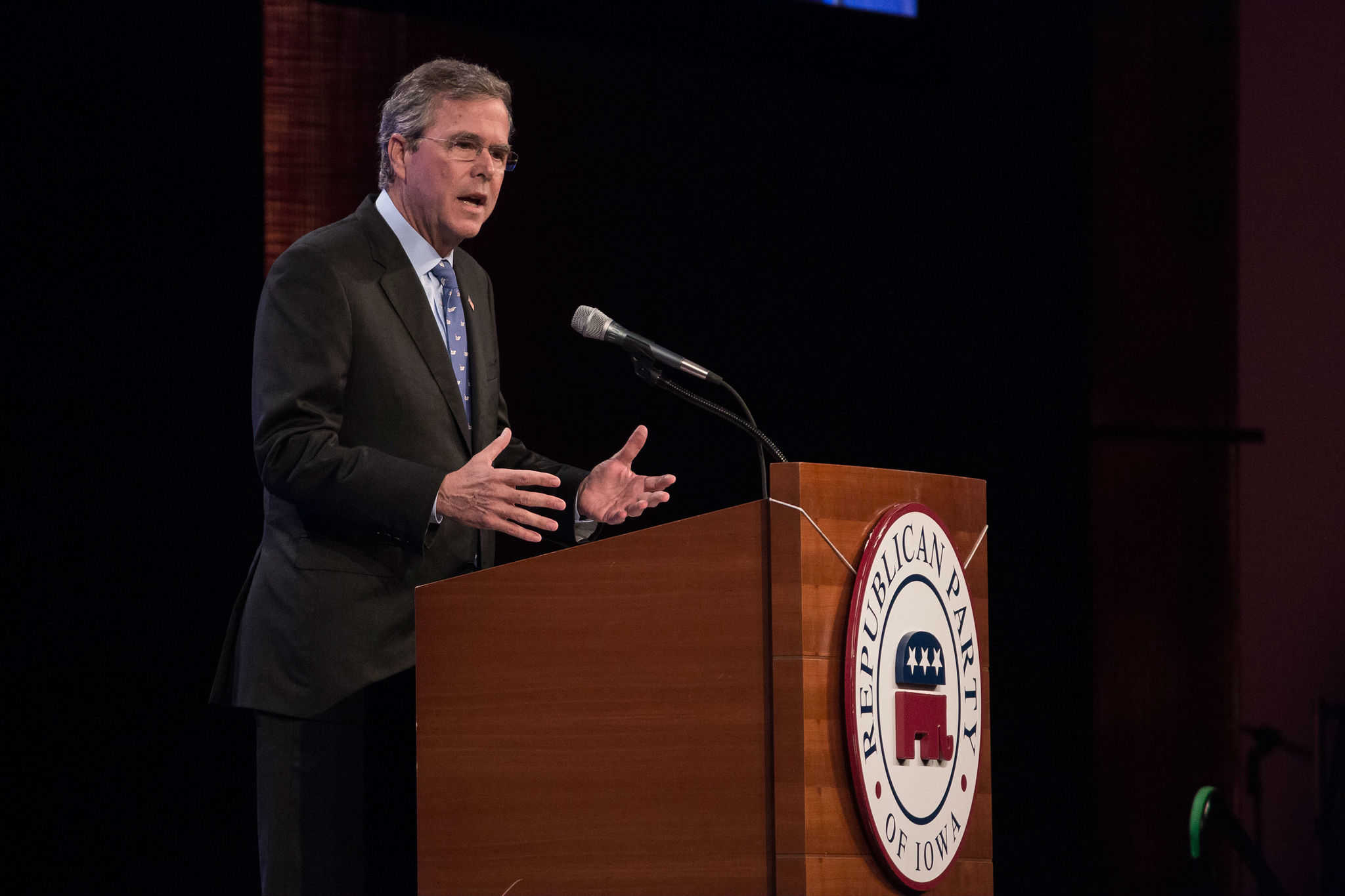 While on the campaign trial, Jeb Bush usually doesn't hold forth on the Apple Watch's strengths and weaknesses.