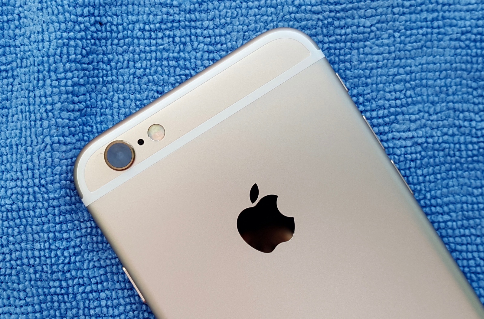 android-users-defect-to-iphone-6s-at-unprecedented-rate-2-image-cultofandroidcomwp-contentuploads201510iPhone-6s-camera-jpg