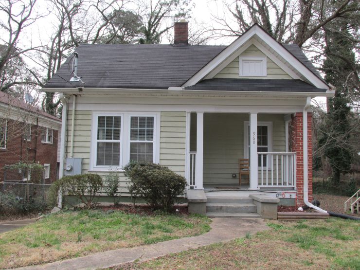 Dozens of people have been told their lost iPhones are this house. But they're not.