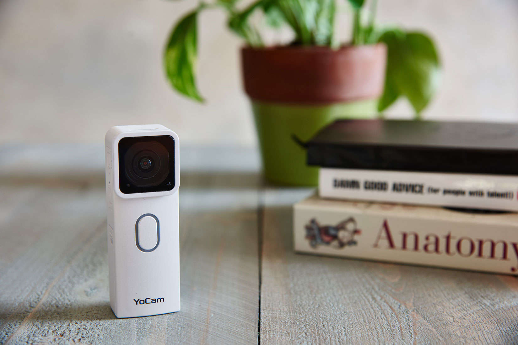 Yo, GoPro! This little camera wants a piece of the action camera market.