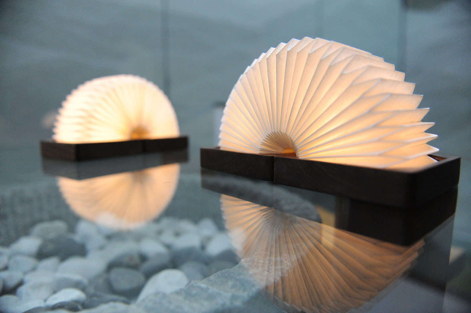 The right light simply unfolds with Orilamp.