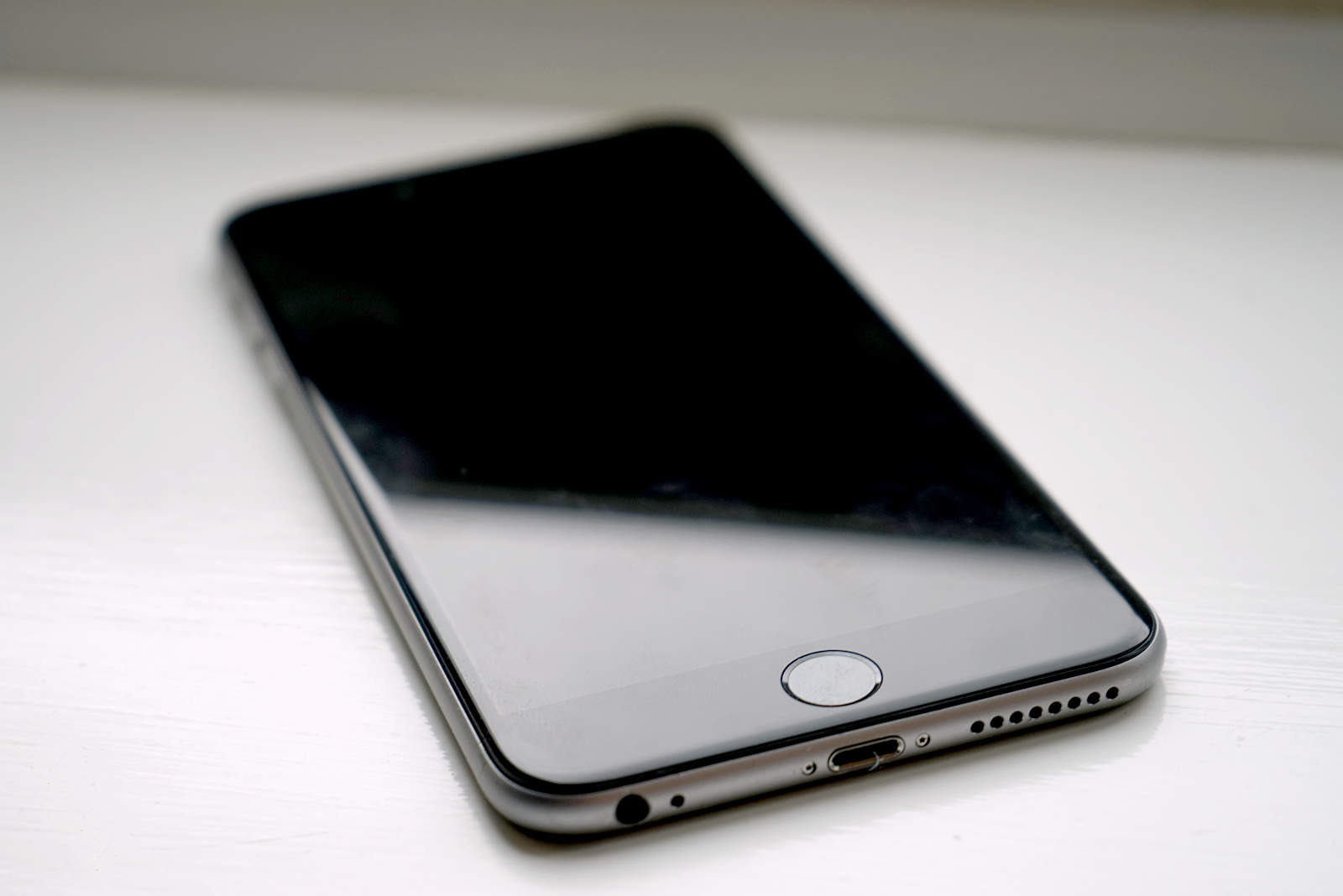 Does iPhone really need to get bigger?
