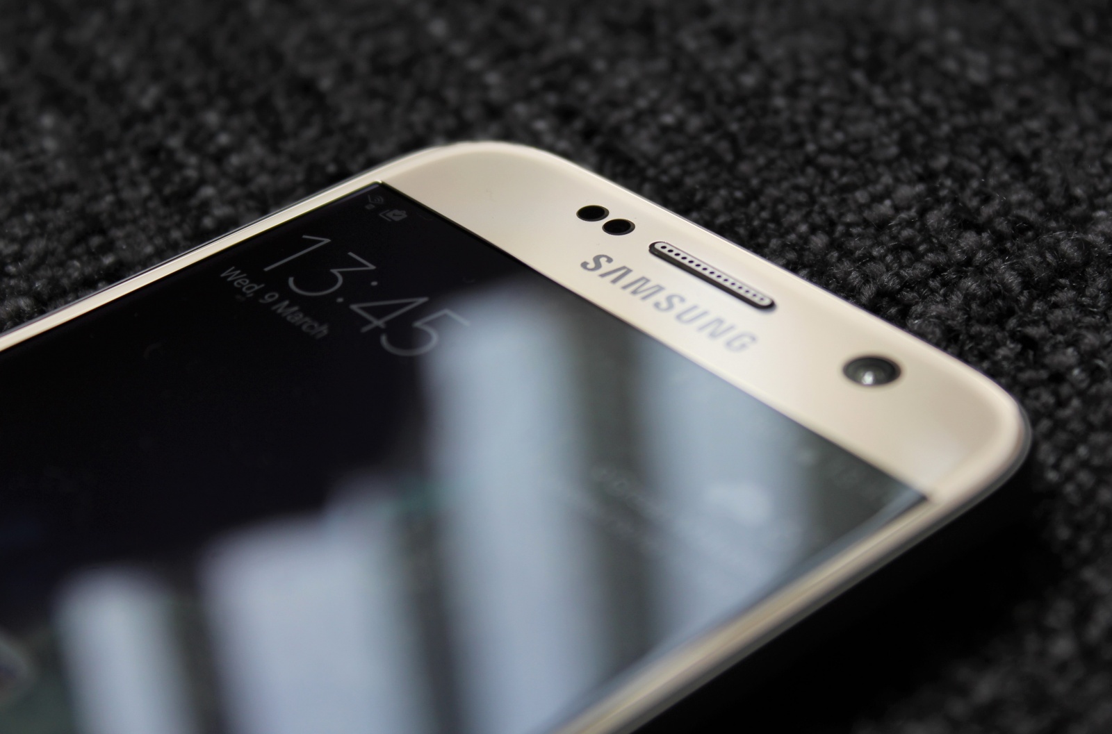 samsungs-answer-to-iphone-se-to-be-just-as-powerful-as-galaxy-s7-image-cultofandroidcomwp-contentuploads201603Galaxy-S7-close-up-front-jpg