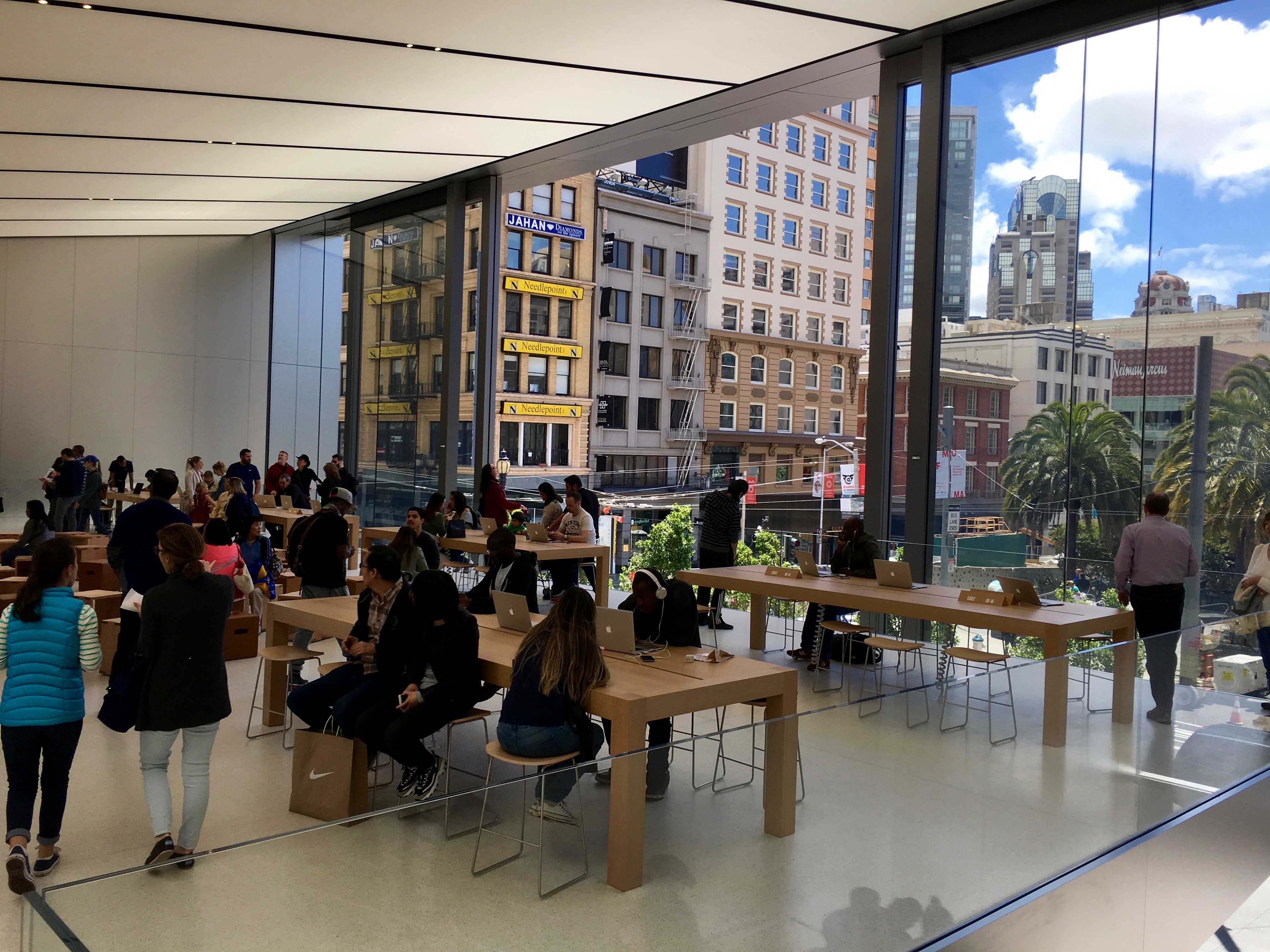 All it takes is a blue shirt to bypass Apple security.