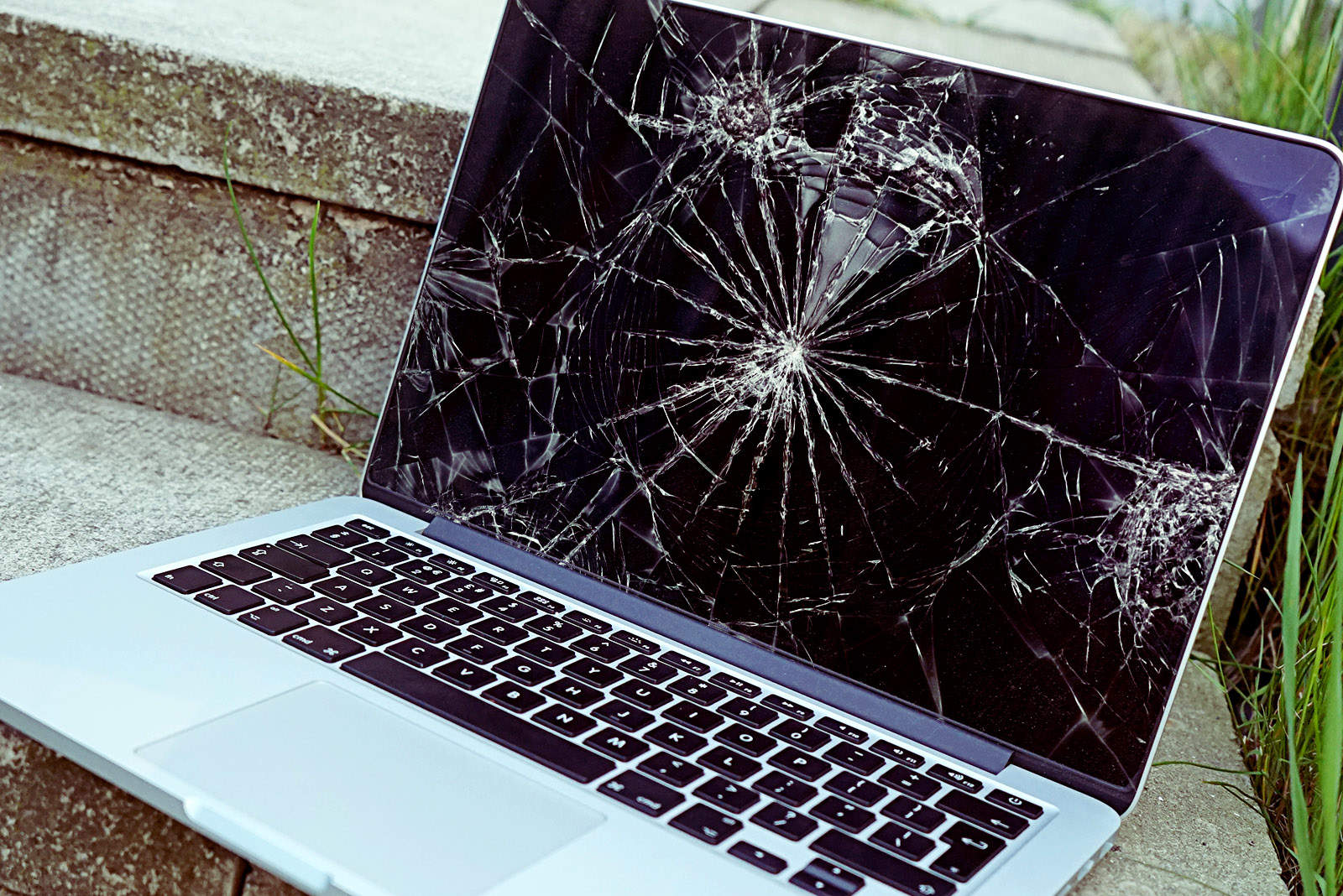 smashed_macbook
