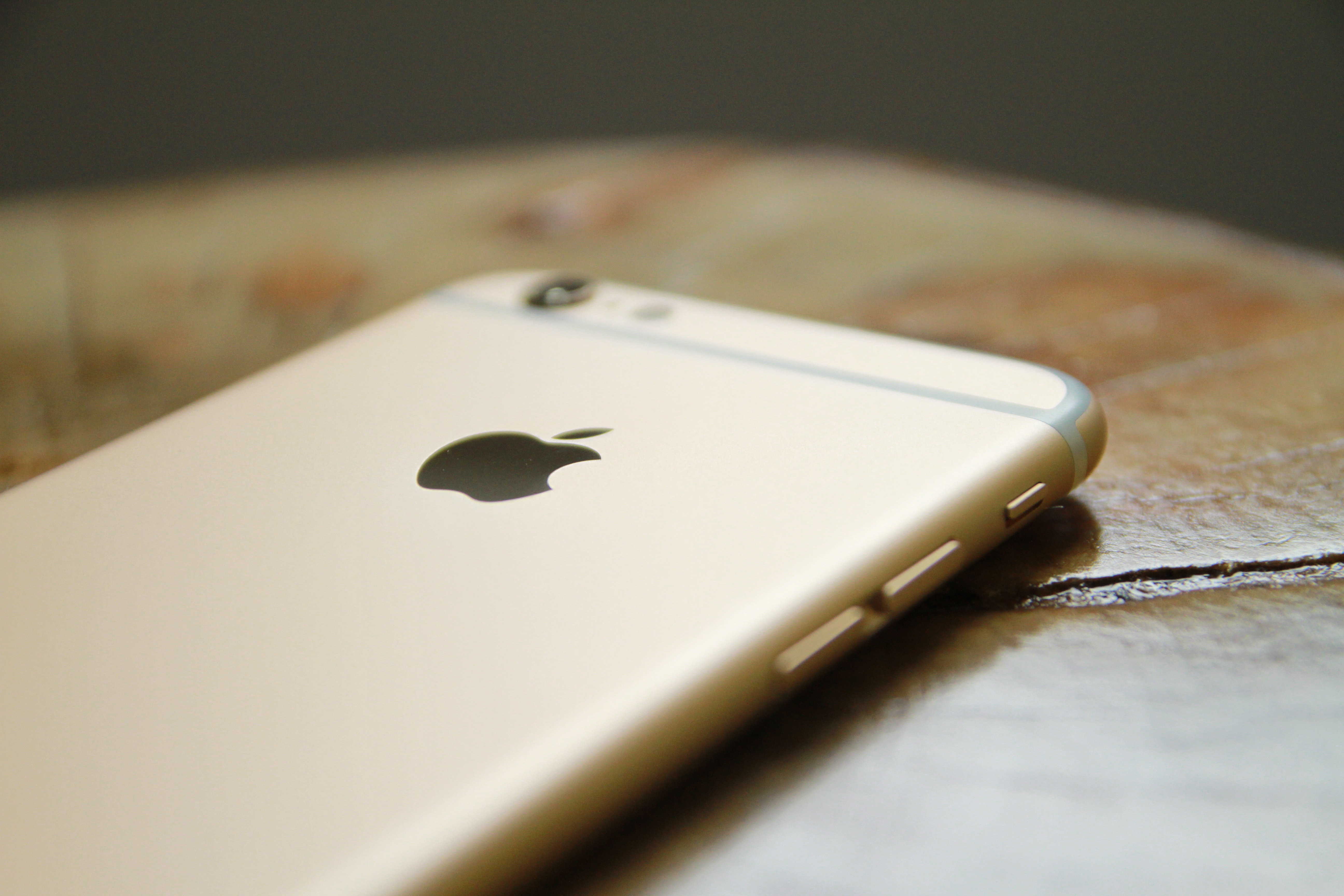 If you want a great deal on an iPhone, it's all about timing.
