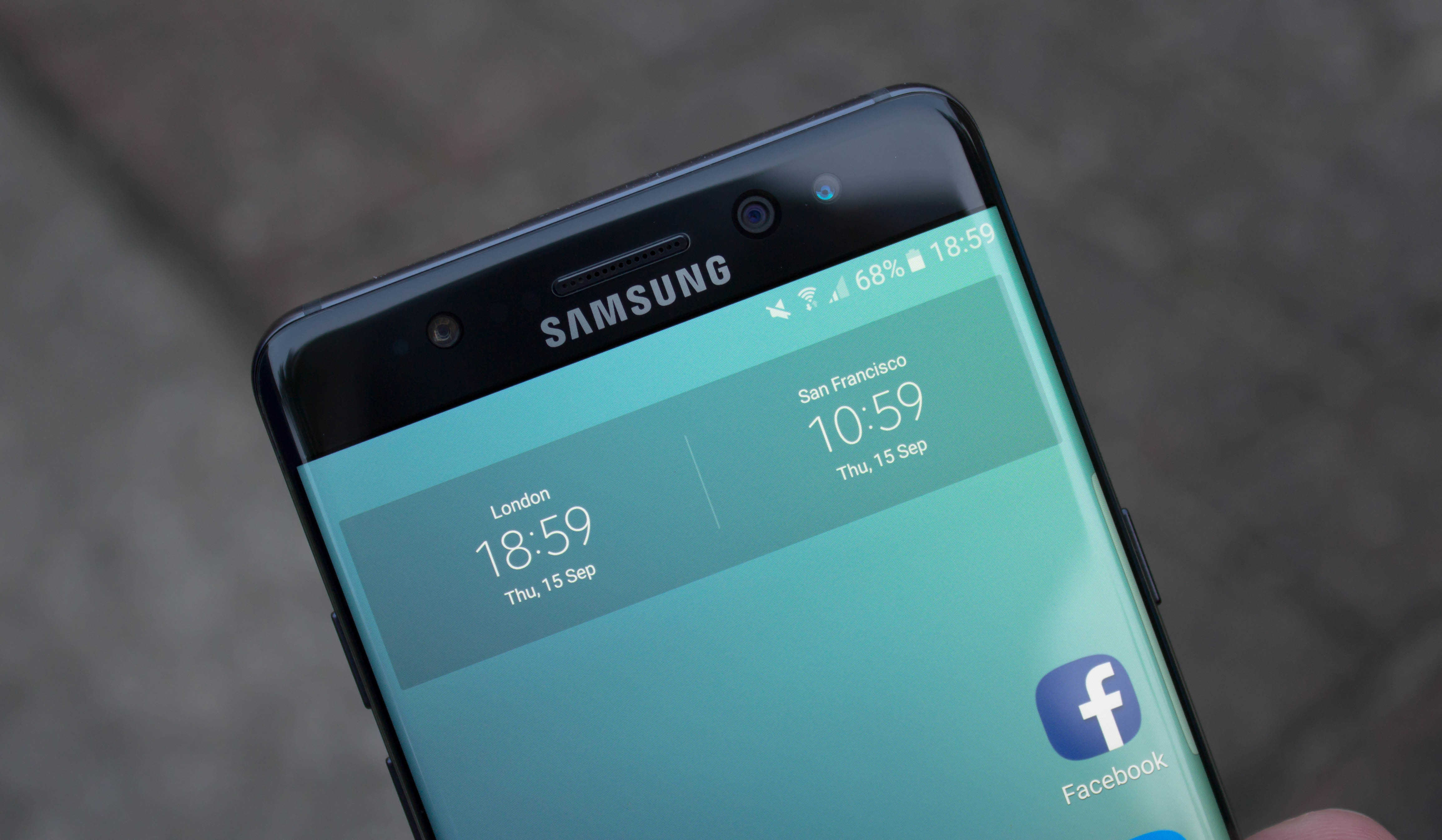 Samsung still makes the best displays.