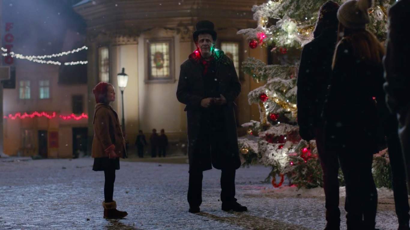 An unexpected holiday visitor finally receives the warm welcome he’s always yearned for.