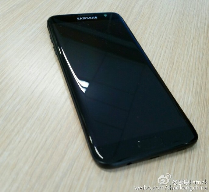 s7-edge-glossy-black-7
