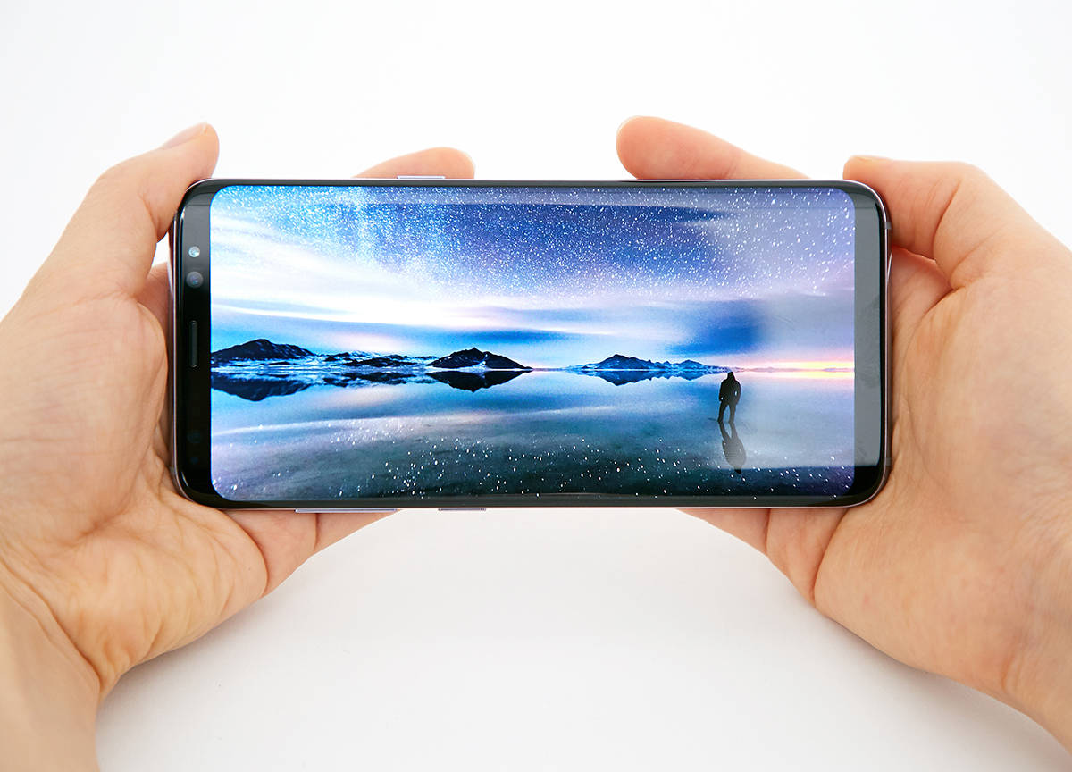 Galaxy S8 in hand