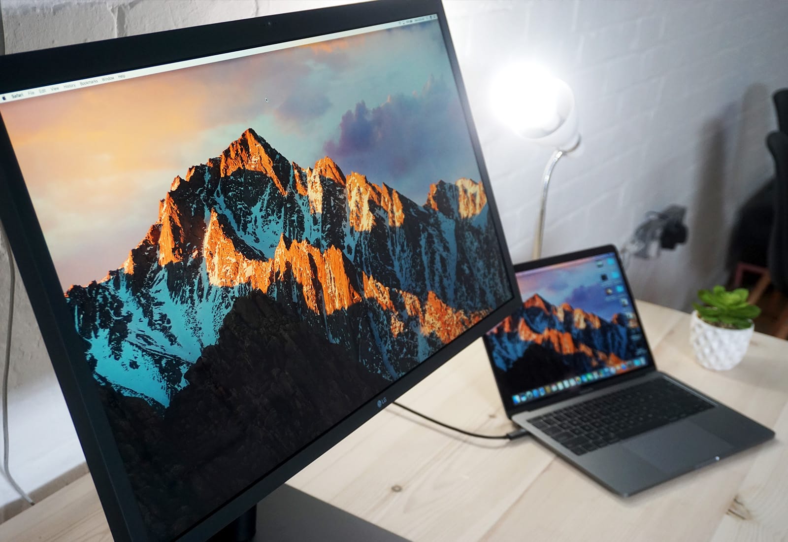 Monitor cinema display