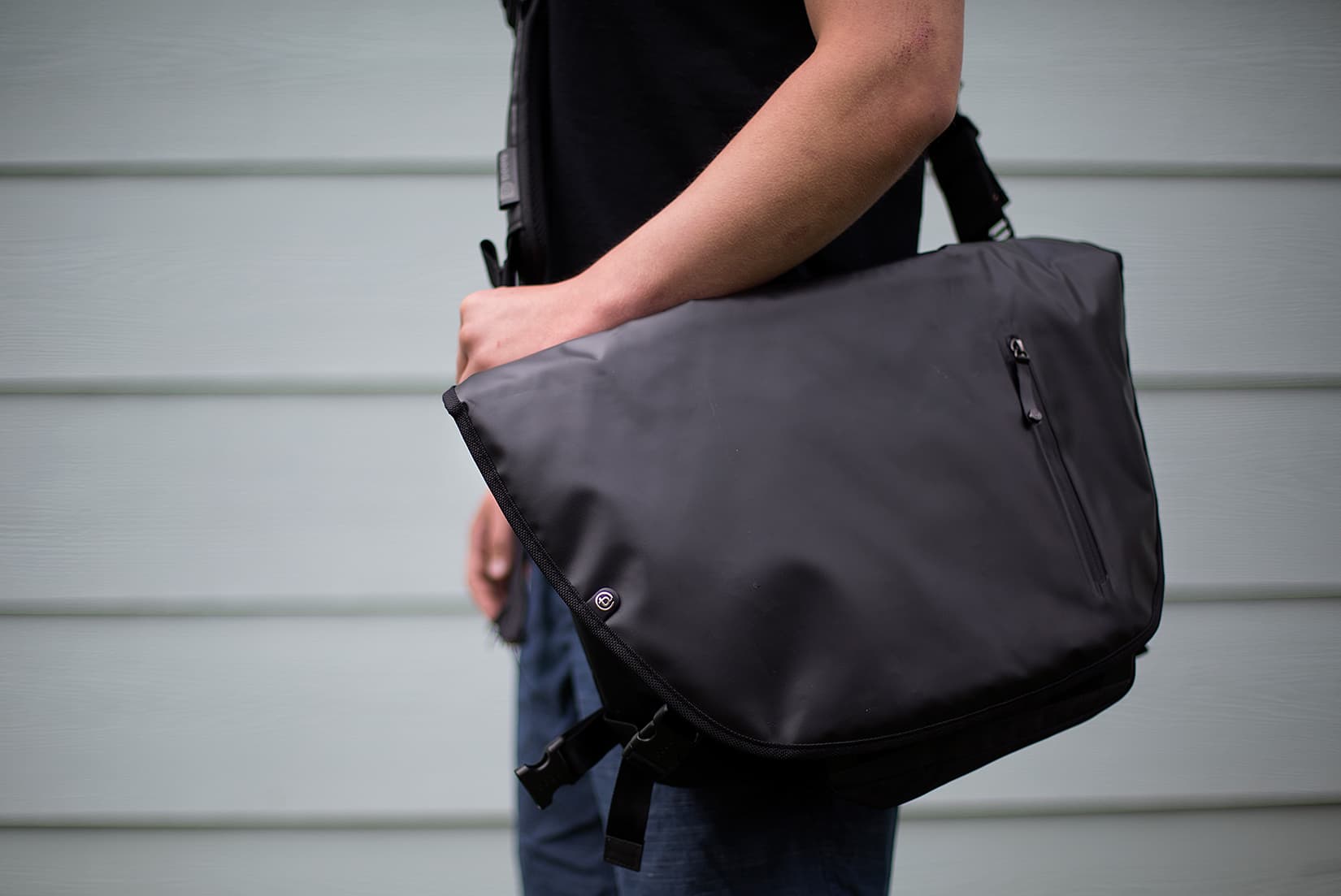 booq Nerve Black messenger bag