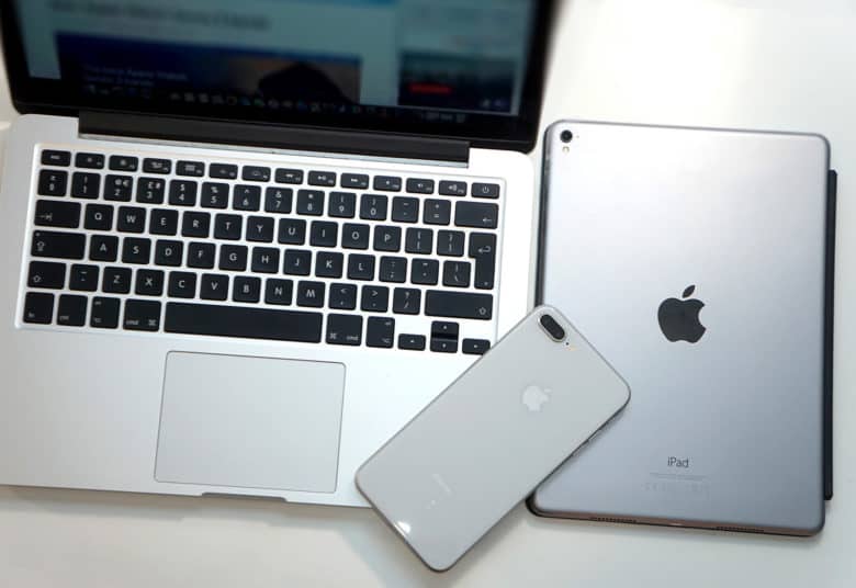iPhone 8 iPad Macbook