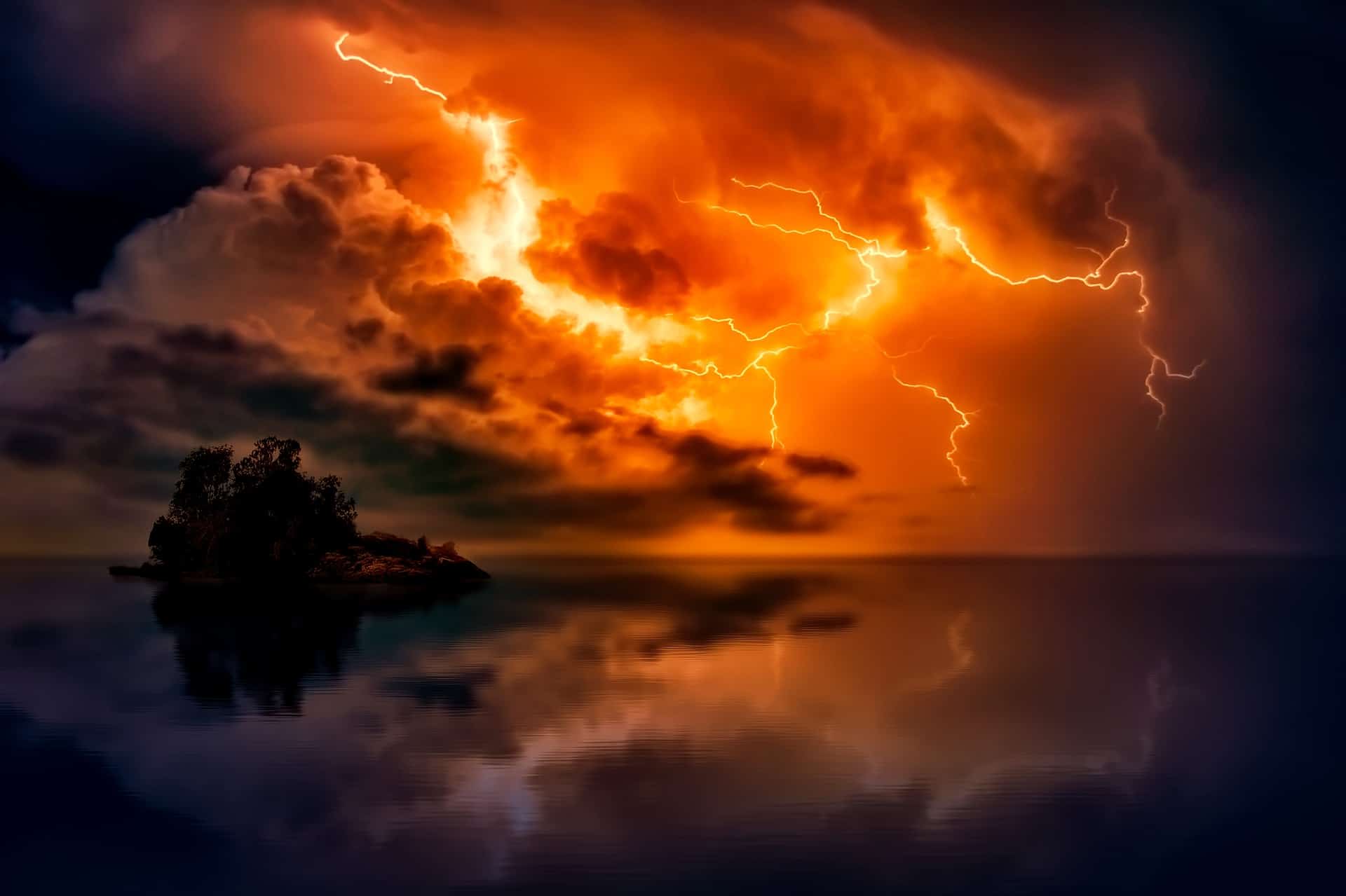 The WeatherBug free weather app serves up lightning alerts and other real-time info.