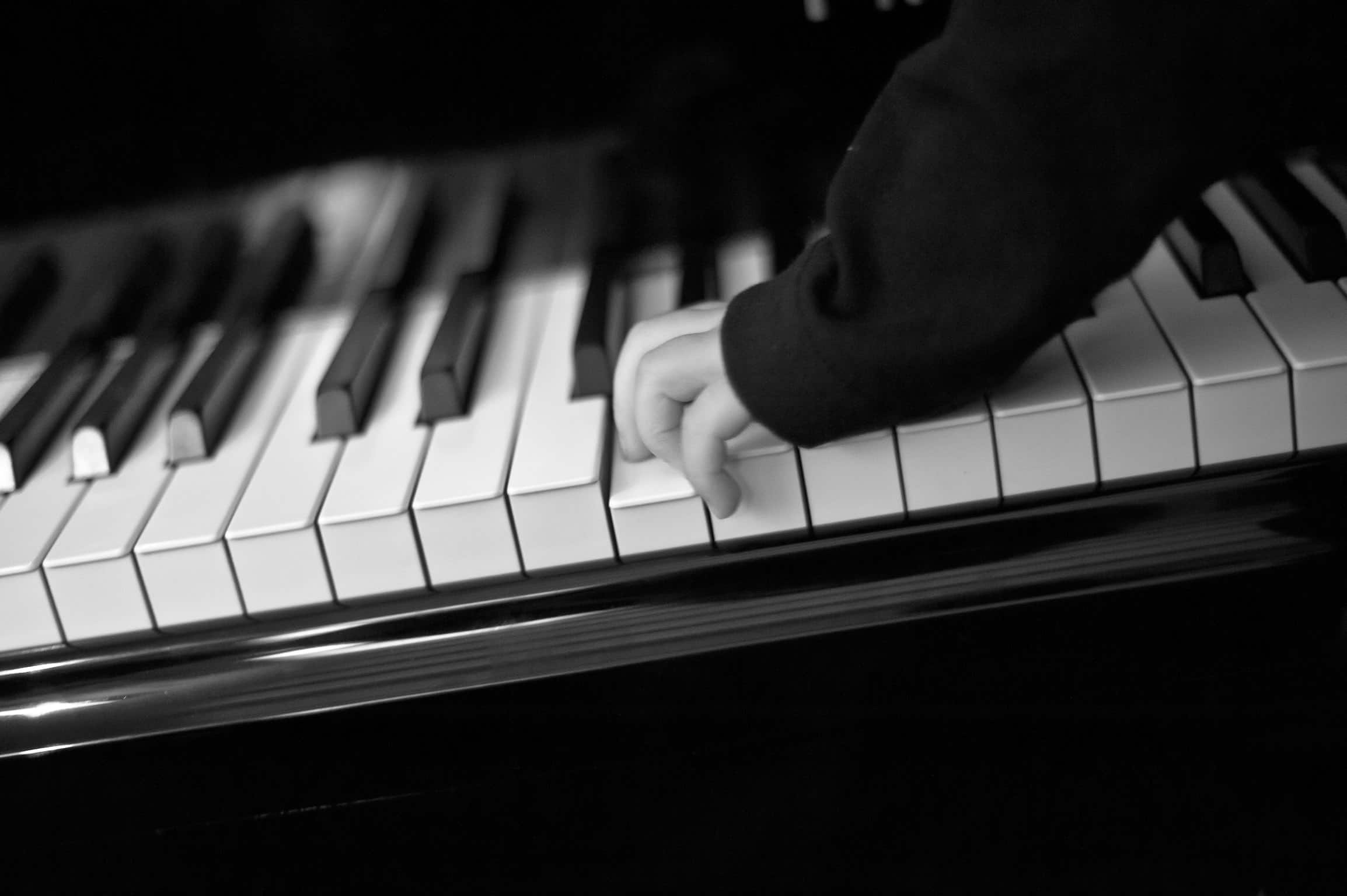 piano hand