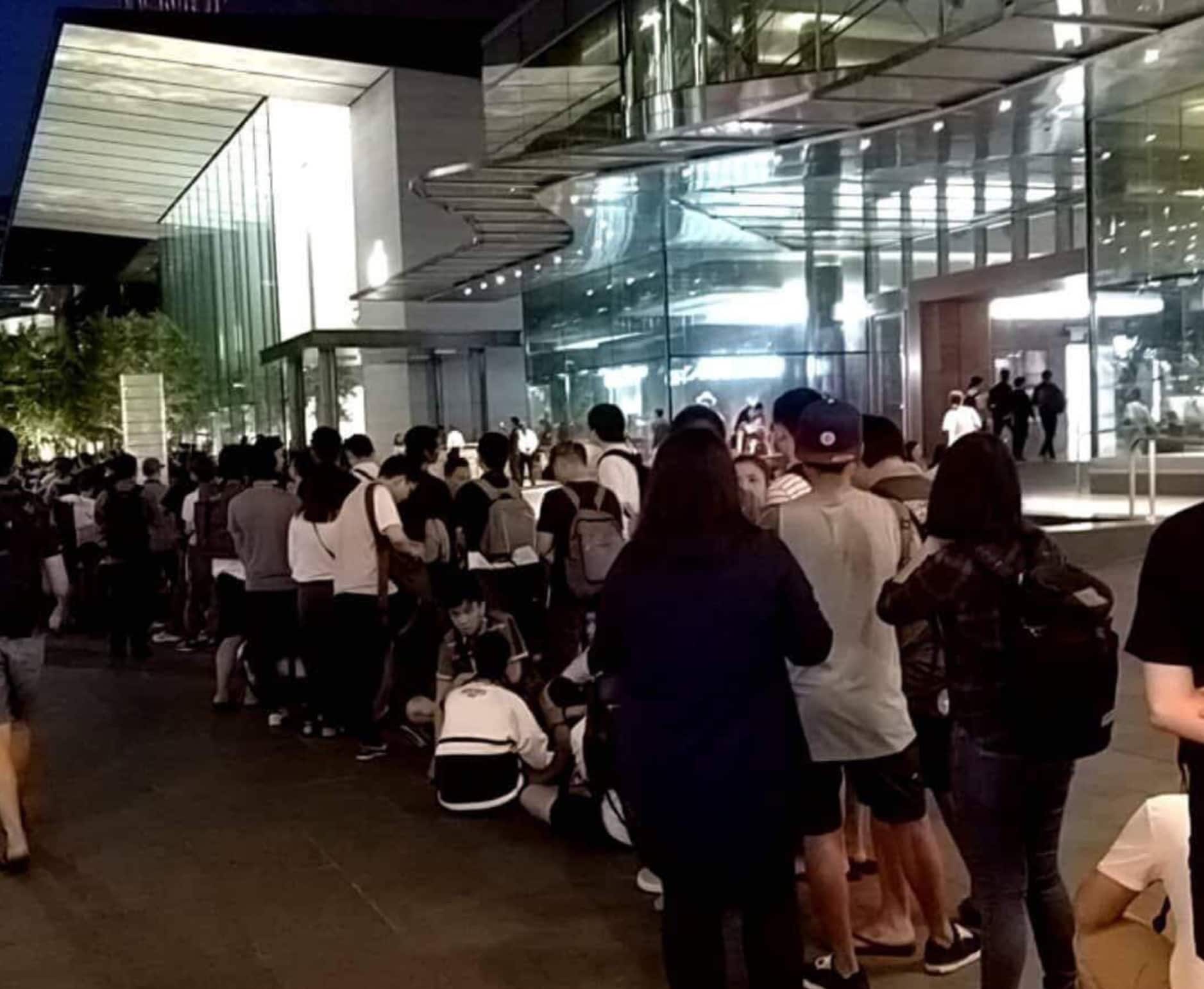 iPhone X line