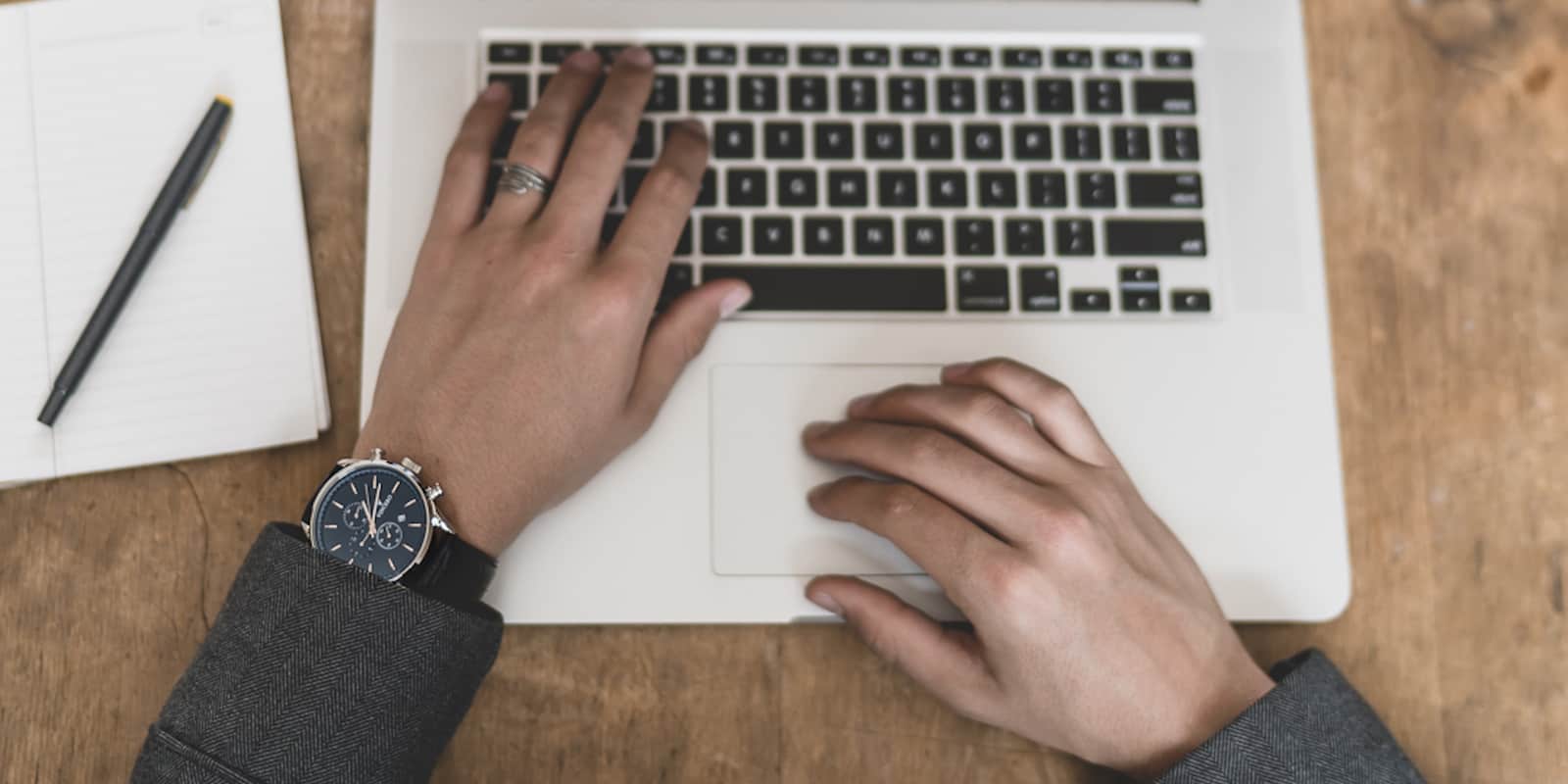 The Apple Watch is without doubt a modern technological masterpiece, but Vincero Collective offers timeless timepieces.
