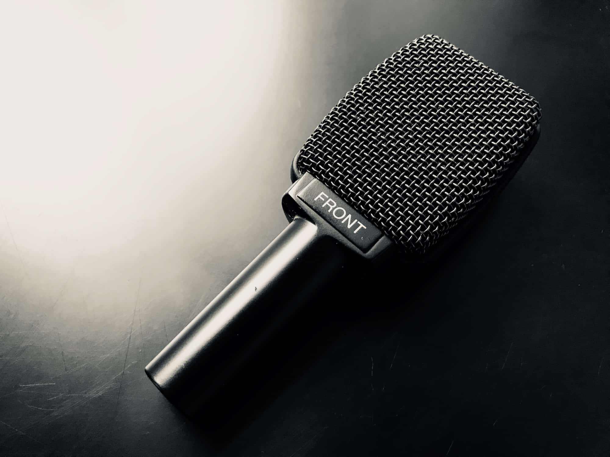 podcast on iPhone with microcast wavelength app