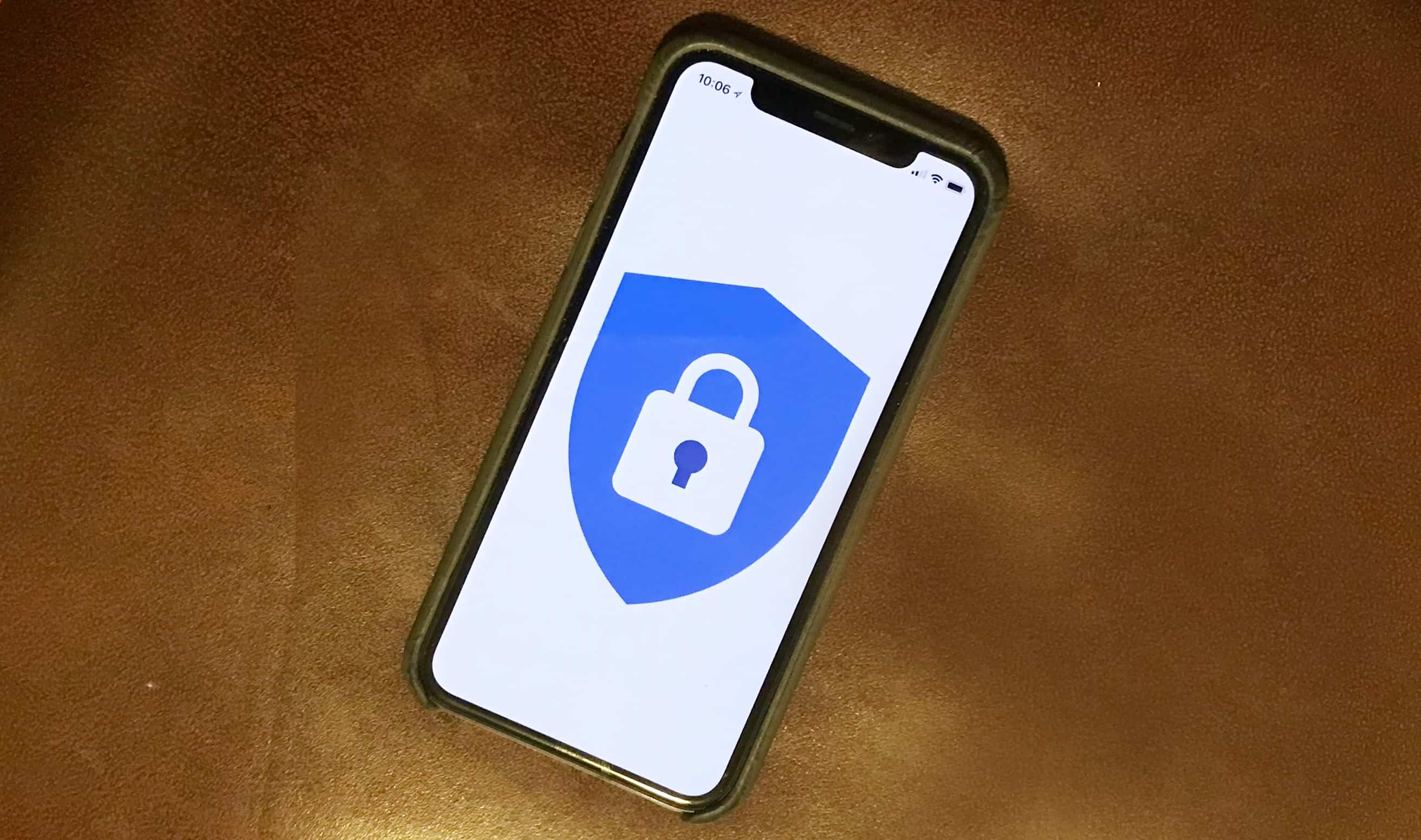 Apple requests DMCA removal of iPhone security tweet. Then changes its mind