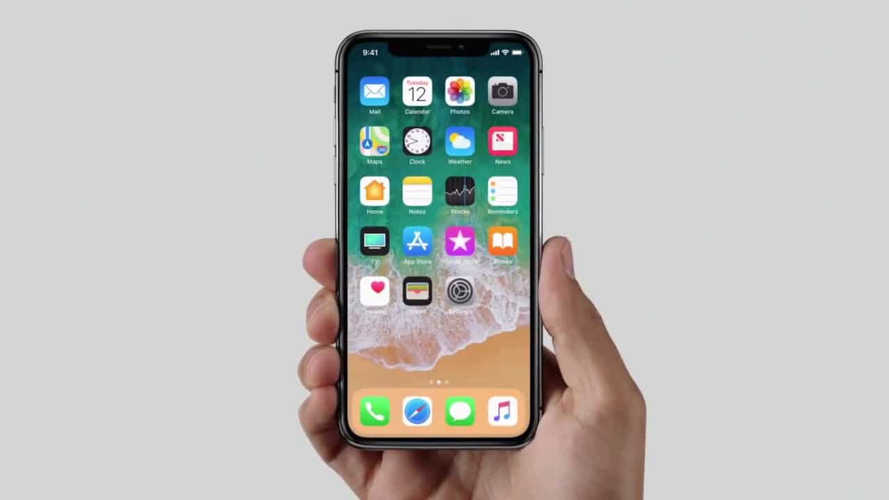 iPhone X home screen