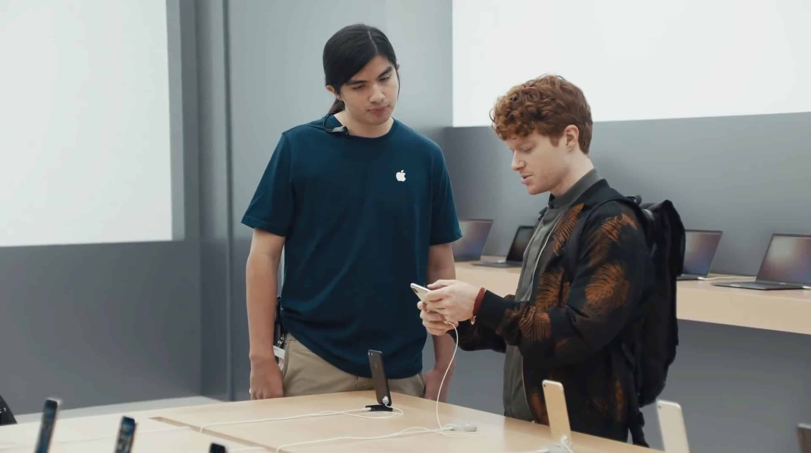 Samsung's ads set at an Ingenius bar criticize the iPhone rather than praise the Galaxy S9.