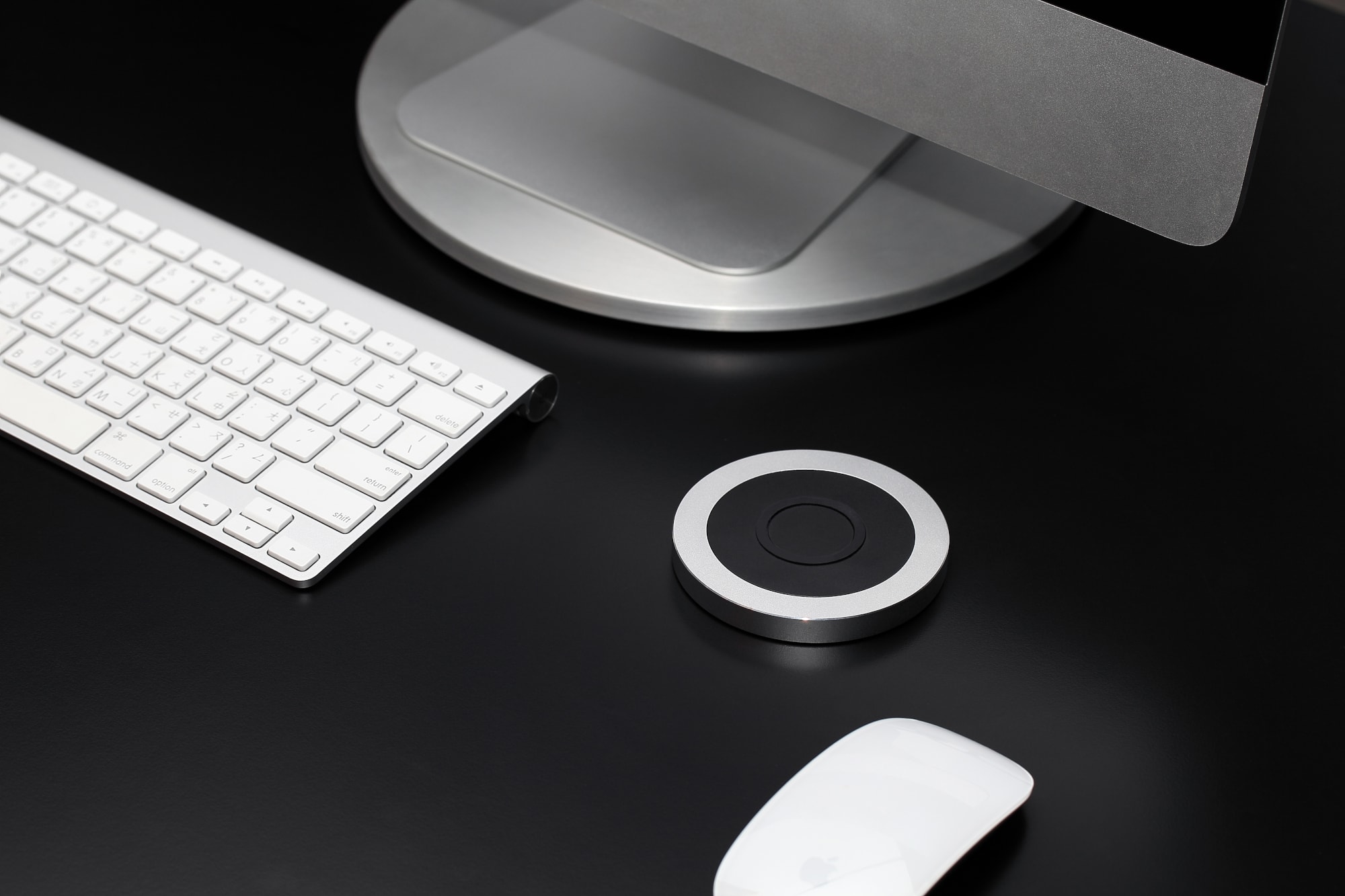 You know you want this Just Mobile AluBase Wireless Charger and maybe a Gum Slim Hybrid Battery, too.