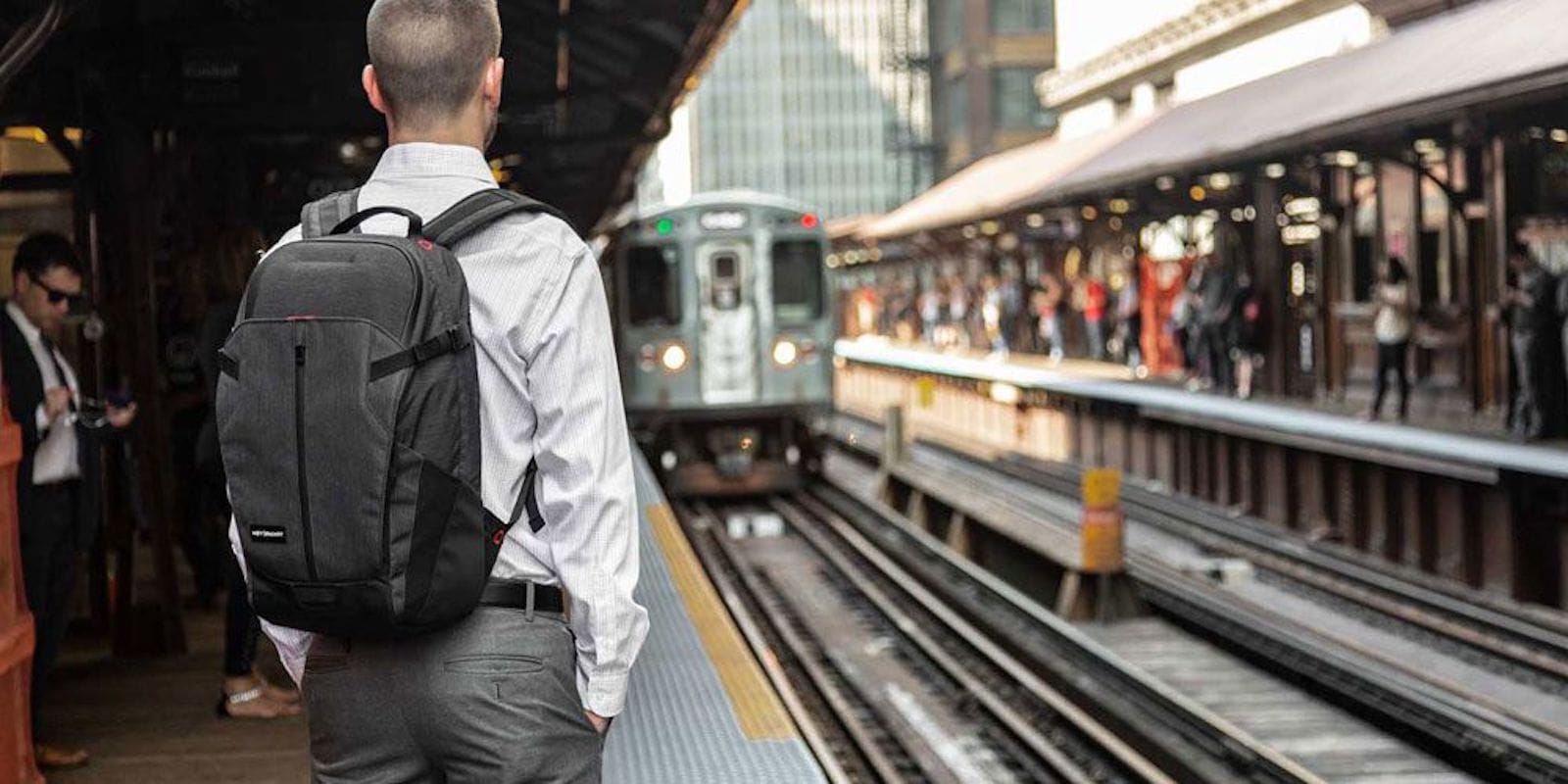 Put all the best commuter bag features into one and the Urban 21 Commuter Bag is what you get.