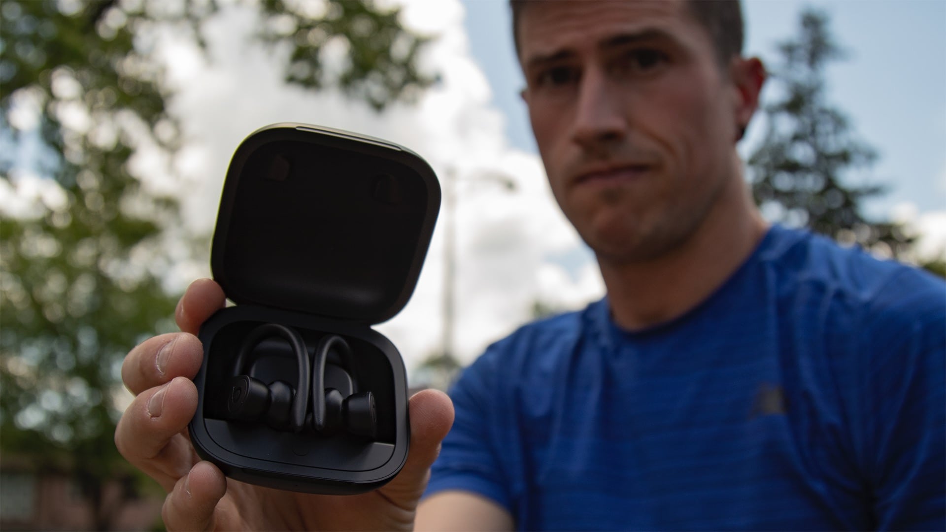 Powerbeat Pro in charging case