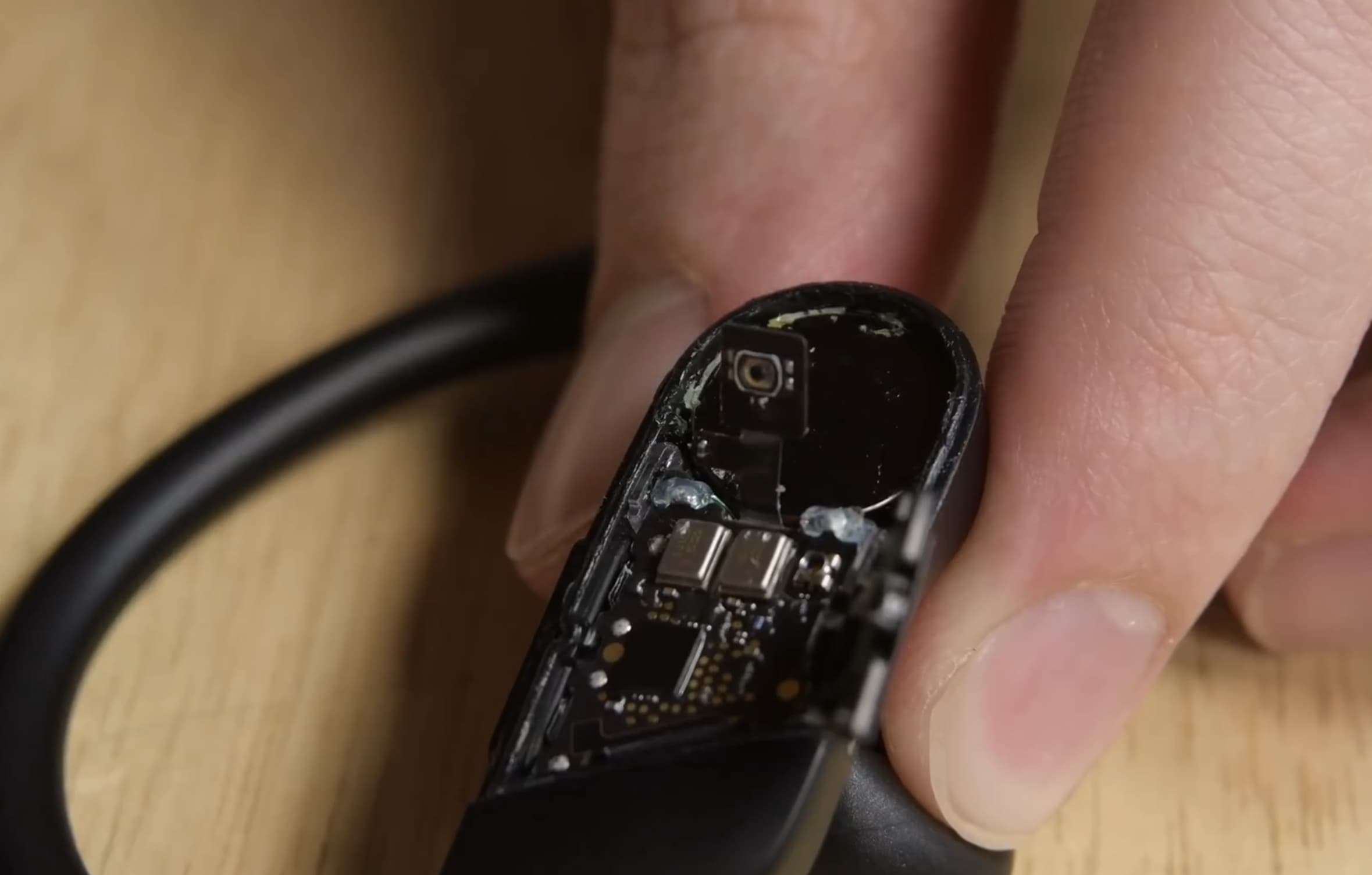 Powerbeats-Pro-teardown