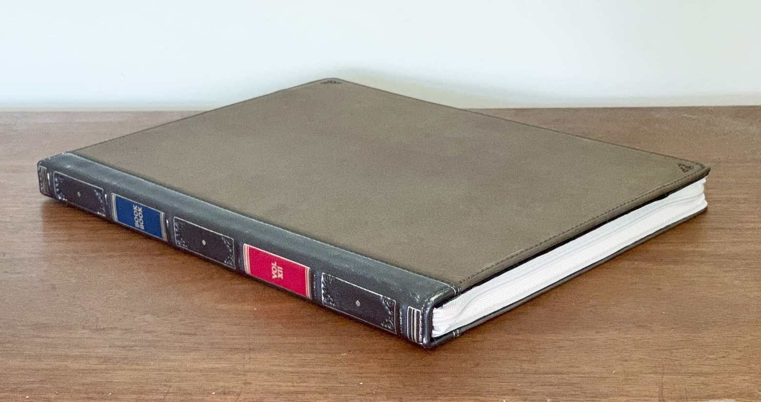 Twelve South’s BookBook vol. 2