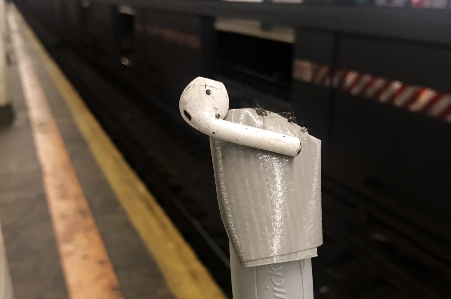 AirPod-subway-suicide