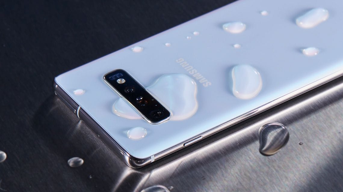 Galaxy-S10-water