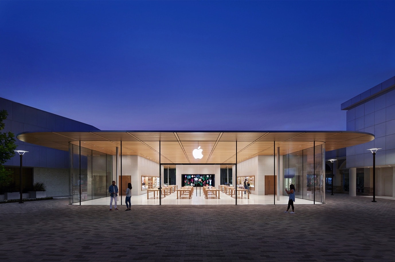 Apple Store Broadway Plaza