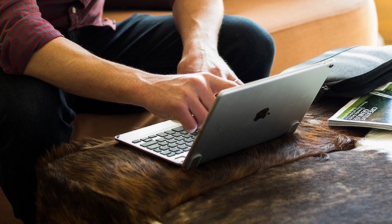 Brydge 10.2 lets an iPad mimic a MacBook.