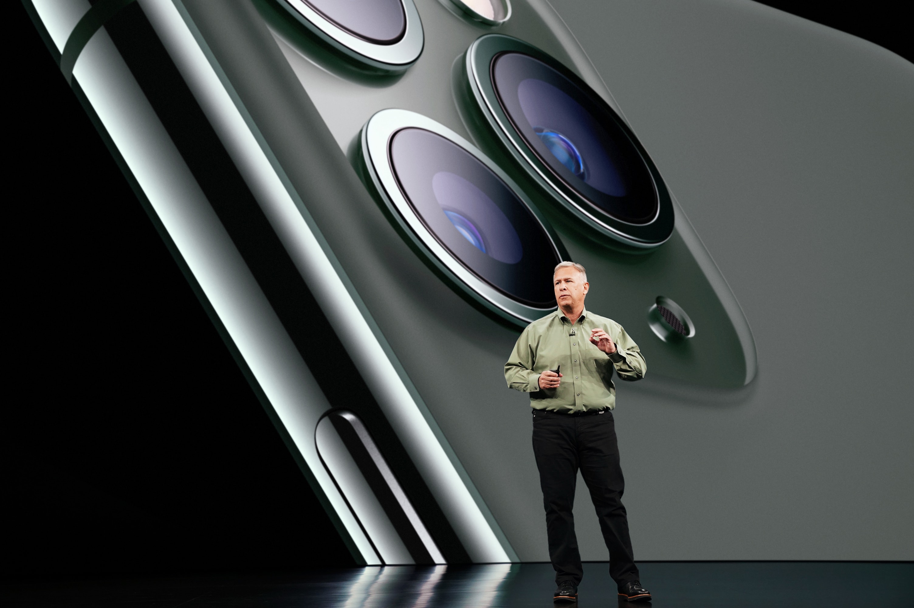 Apple_Keynote-Event_Phil-Schiller-iPhone-11-Pro_091019