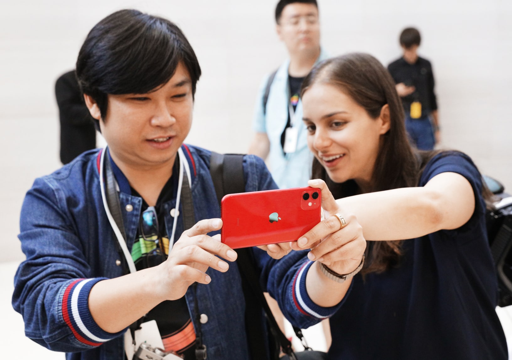 Apple_keynote-event_guests-iphone-11_091019