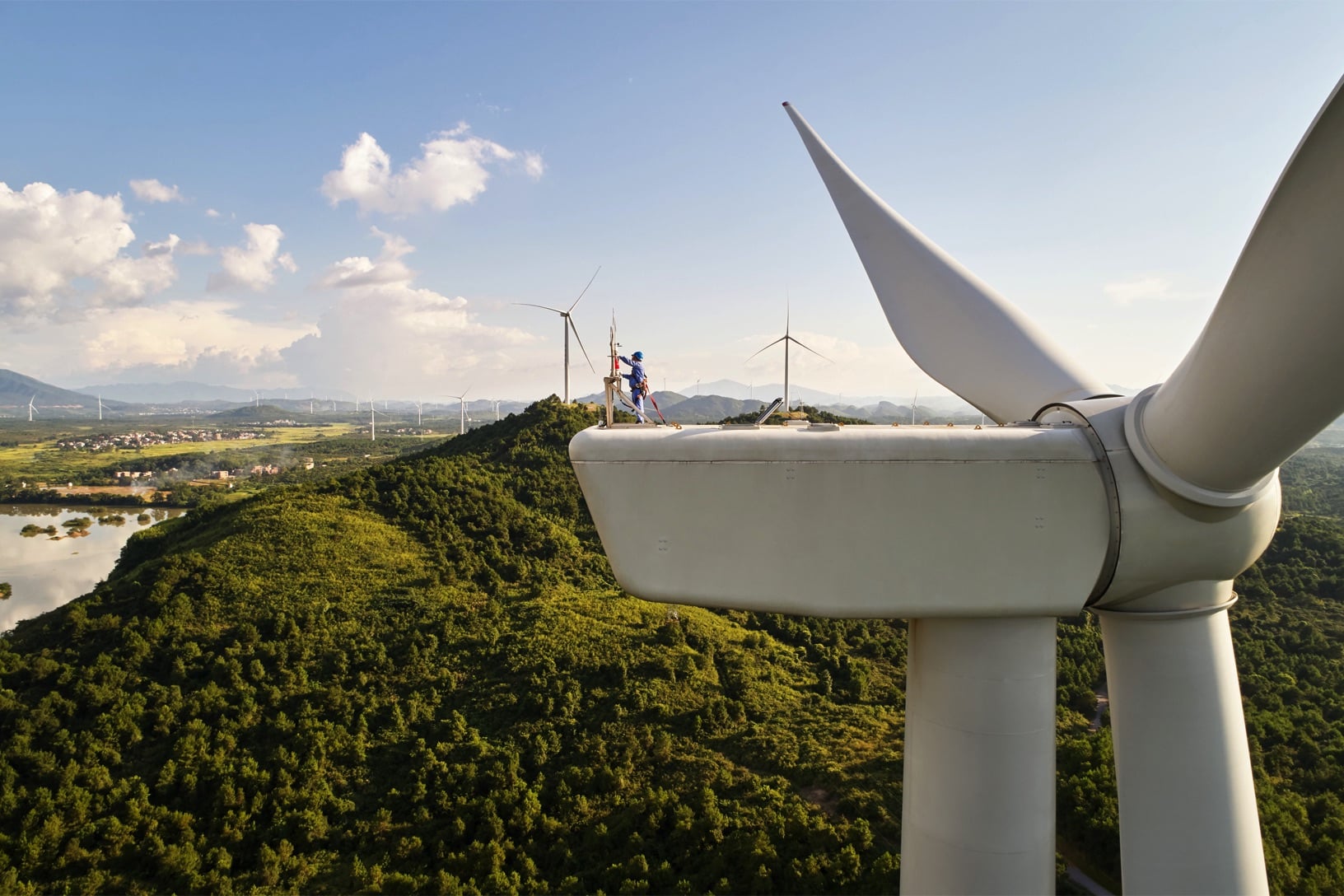 Apple Clean Energy Fund is investing in wind farms.