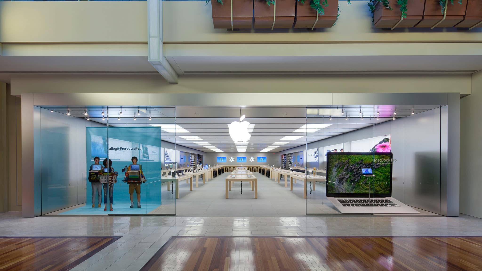 Tennessee police release surveillance tape of $9k Apple Store theft