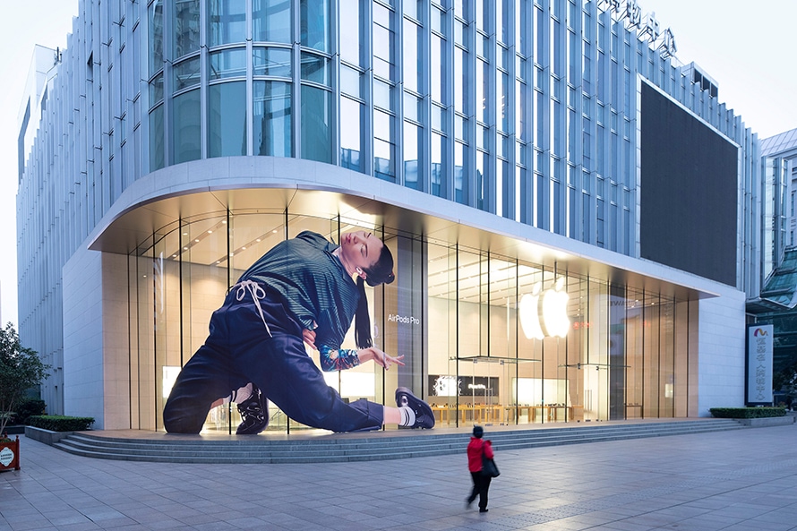 Apple pulled off an ingenious trick with its AirPods Pro billboards