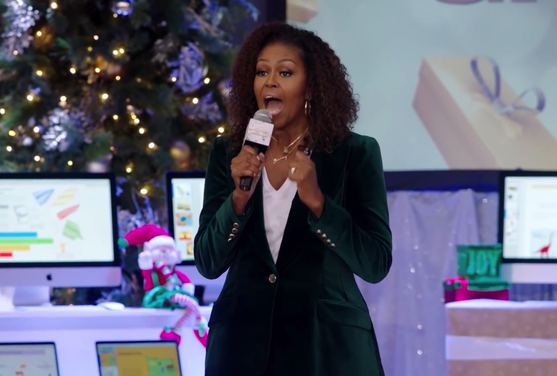 Ellen and Michelle Obama hand out Macs and iPads to elementary school students