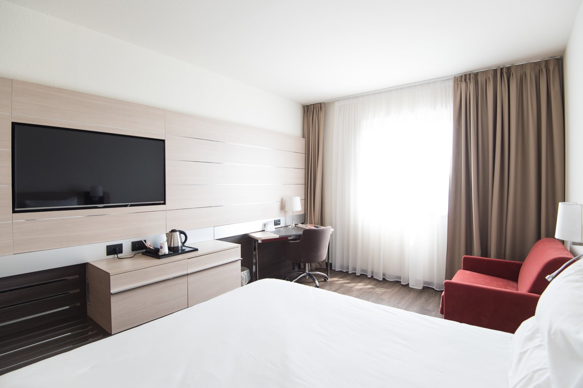 Hook that giant hotel TV up to your iPad