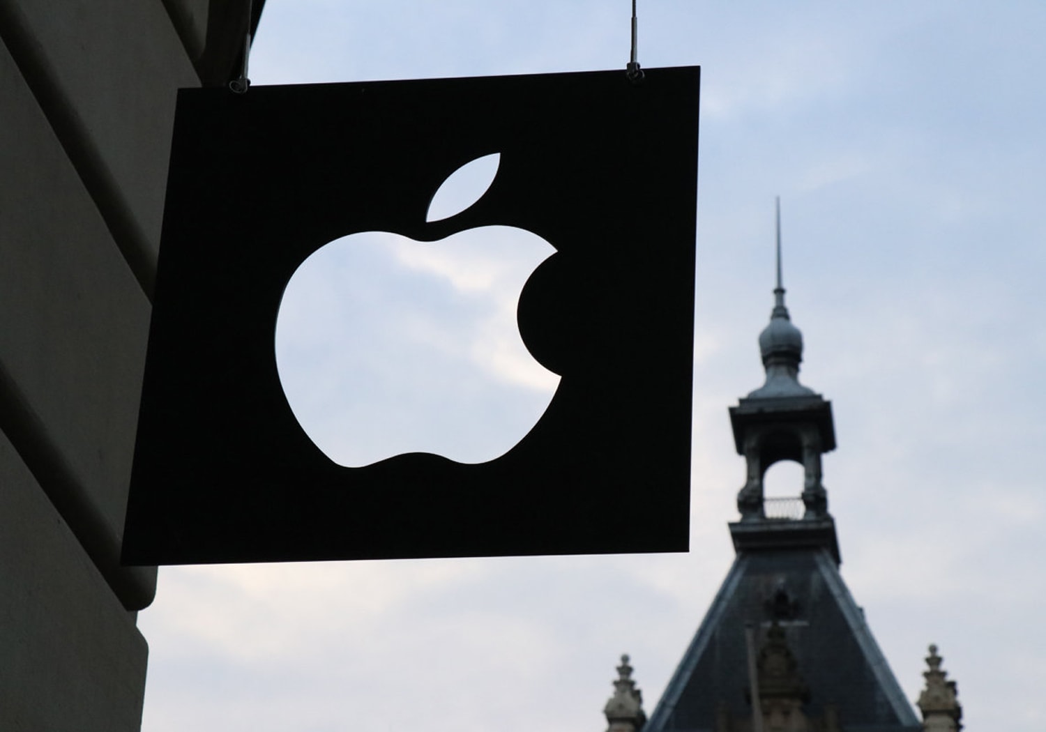 apple.logo.london.store
