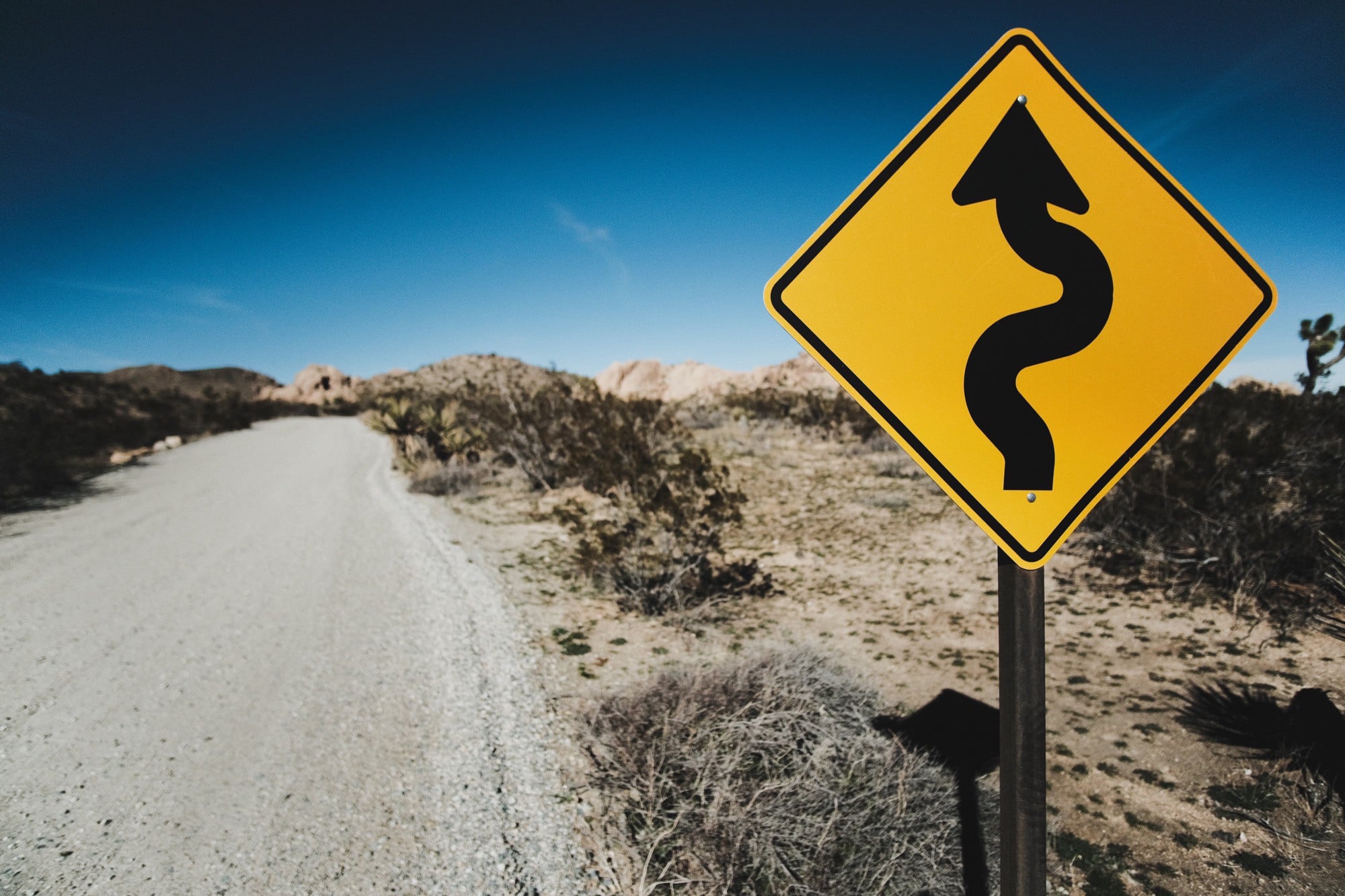Wiggly yellow road sign