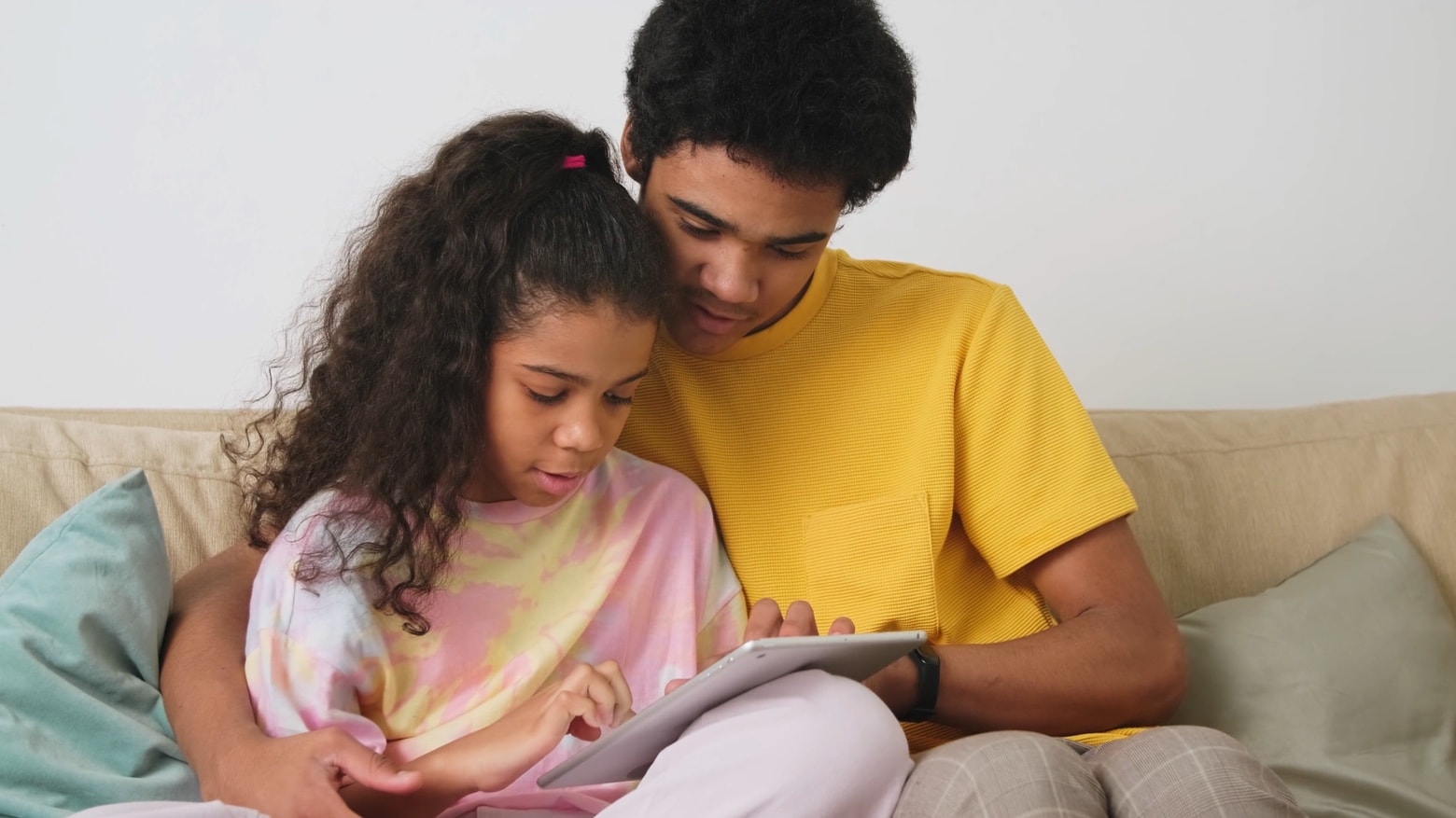 Apple’s Family Sharing now includes in-app purchases and subscriptions