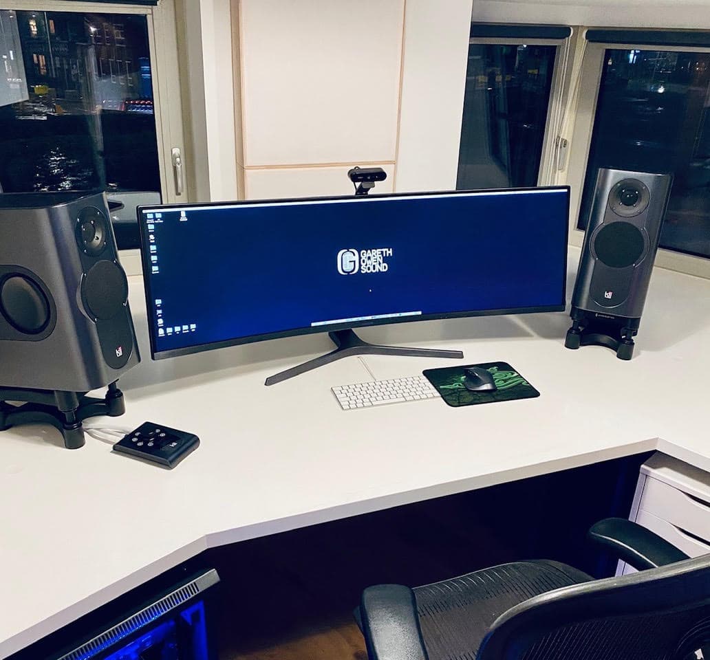 Widescreen monitor