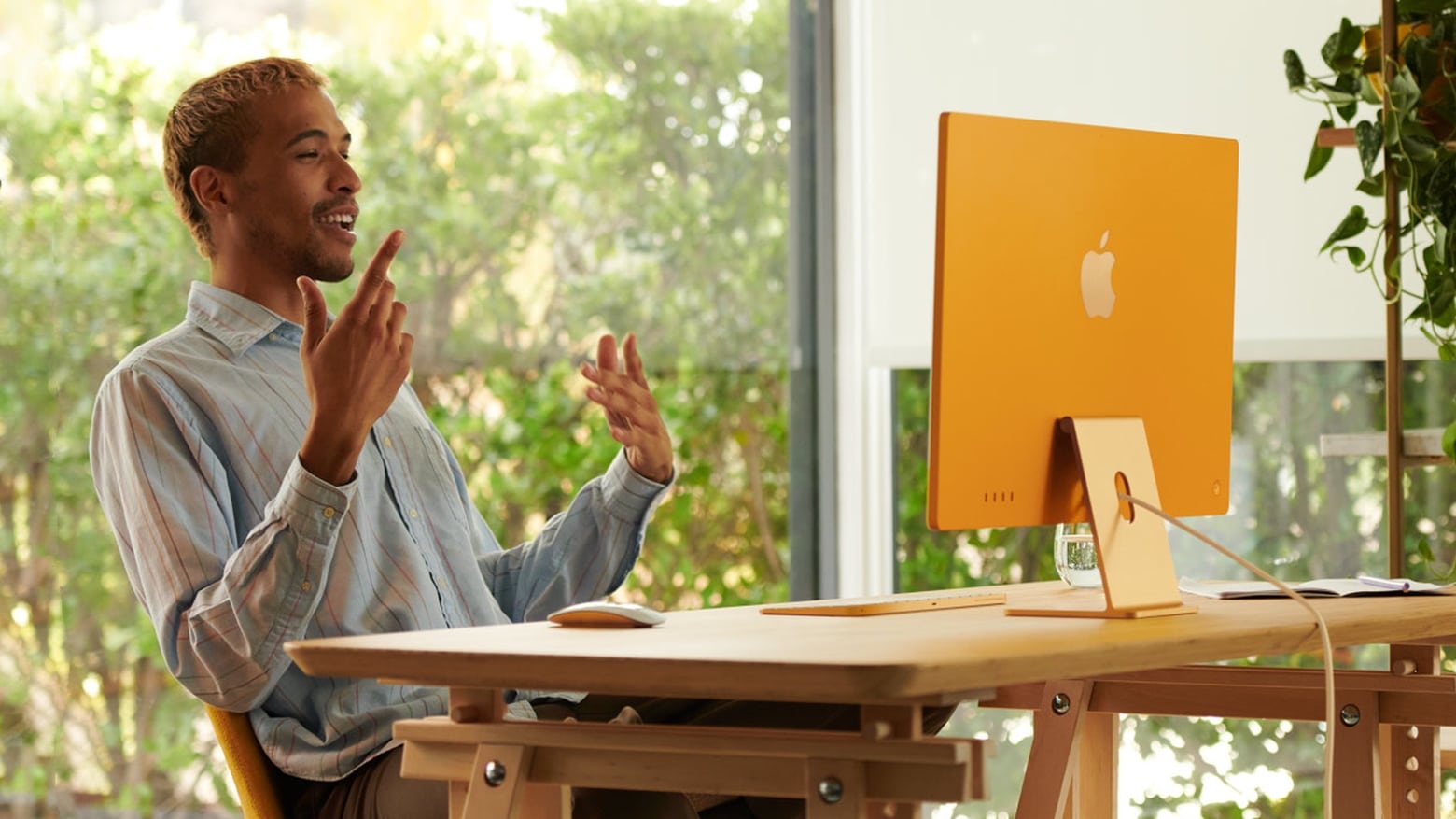 24-inch iMac with M1 processor released in 2021