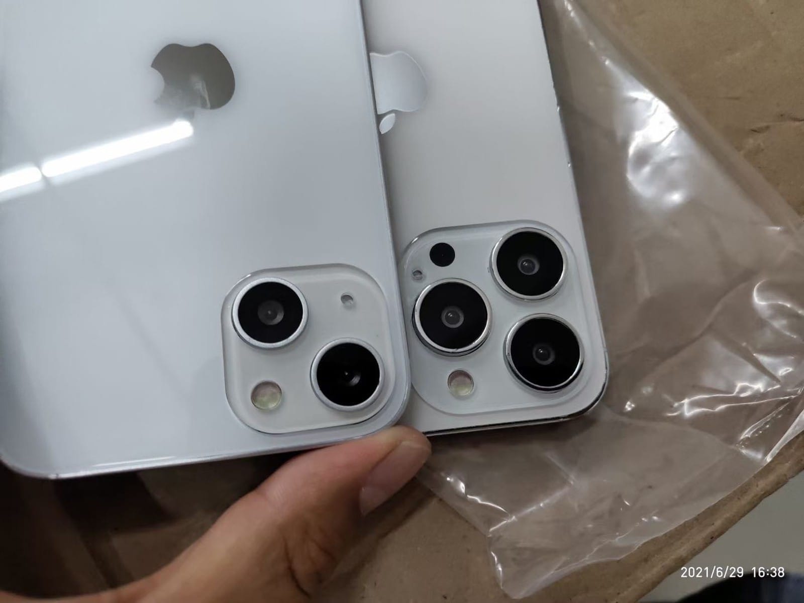 iPhone 13 dummy leak