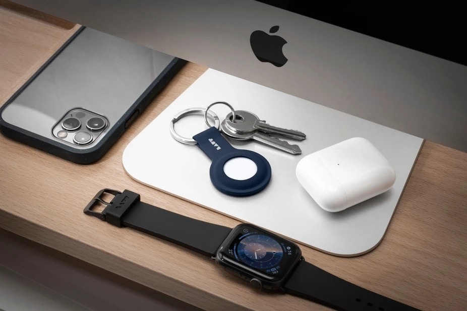Laut Huex AirTag case